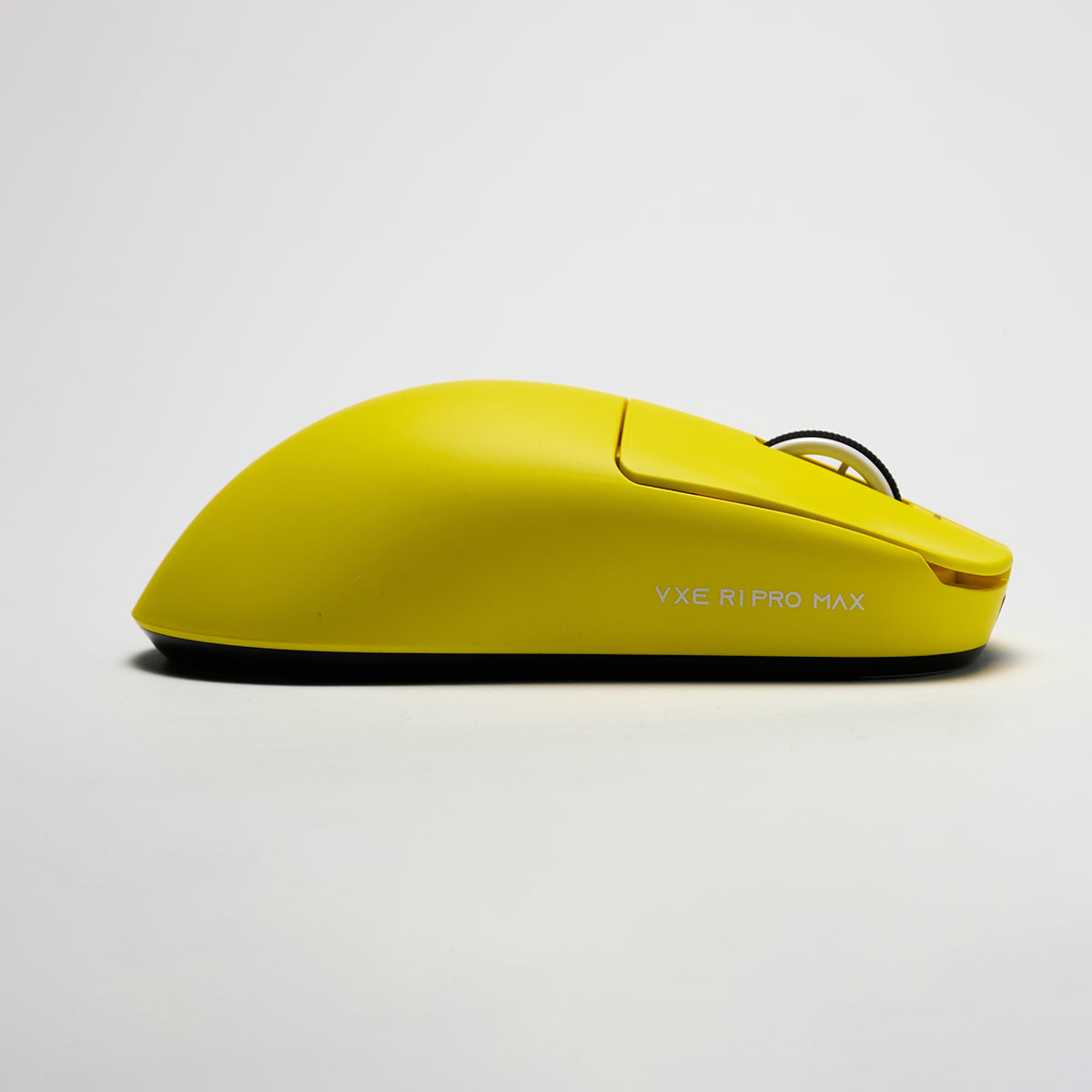 ATK VXE Dragonfly R1 wireless gaming mouse detail view 3 - Vrkaa