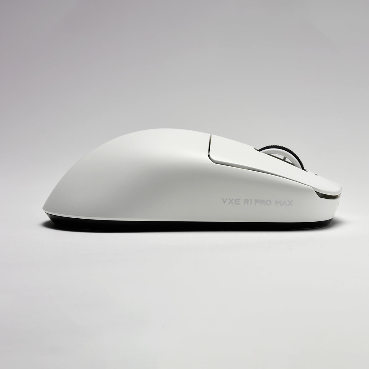 ATK VXE Dragonfly R1 wireless gaming mouse detail view 1 - Vrkaa