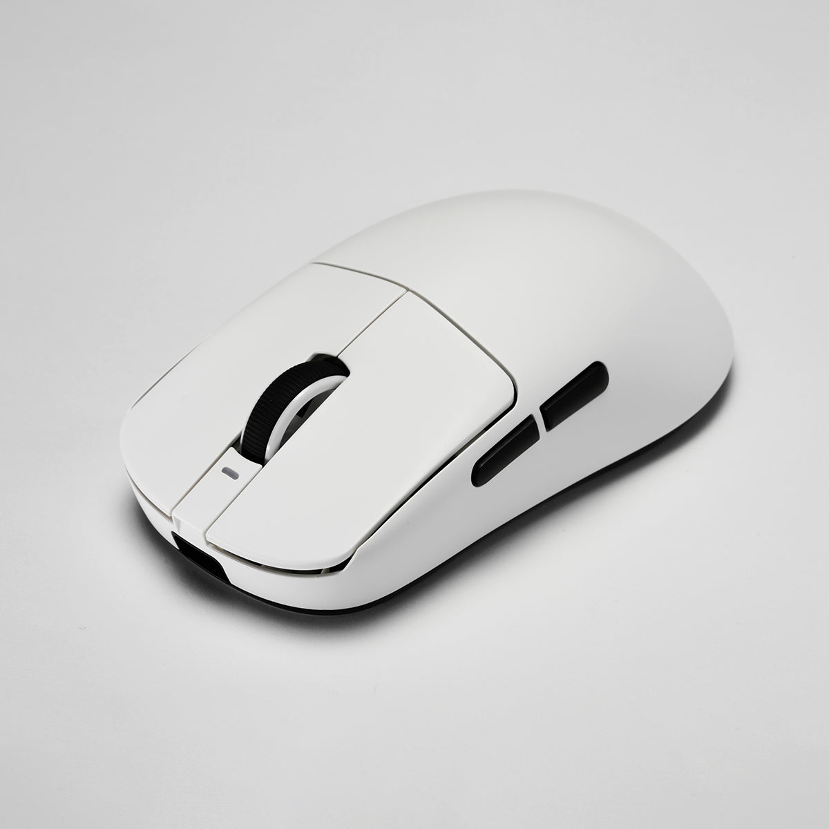 ATK VXE Dragonfly R1 wireless gaming mouse product shot 2 - Vrkaa